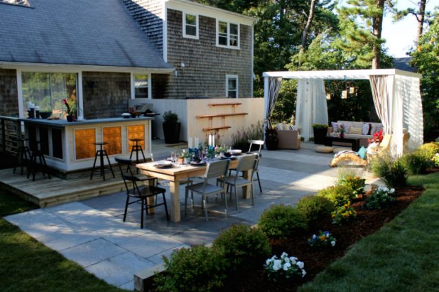 How to Create an Awesome Entertainment Space in Backyard