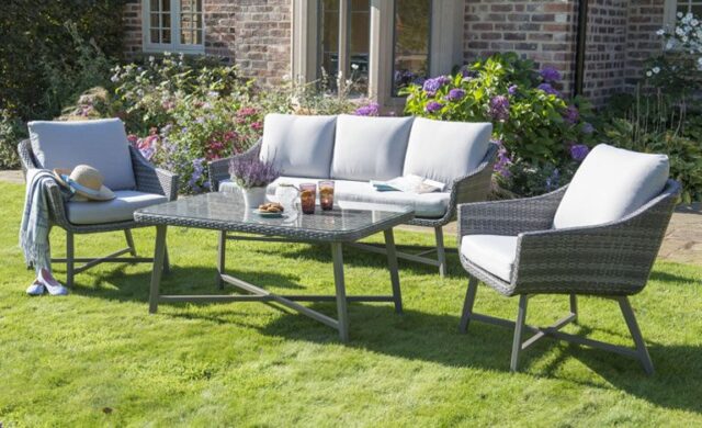 How to choose the right material for your garden furniture