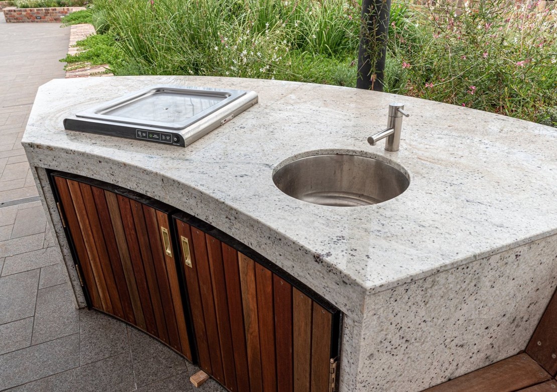 Resilient Outdoor Kitchen Countertops: Material Choices for Elements